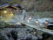 Onsen - japoniška karštųjų vesrmių pirtis